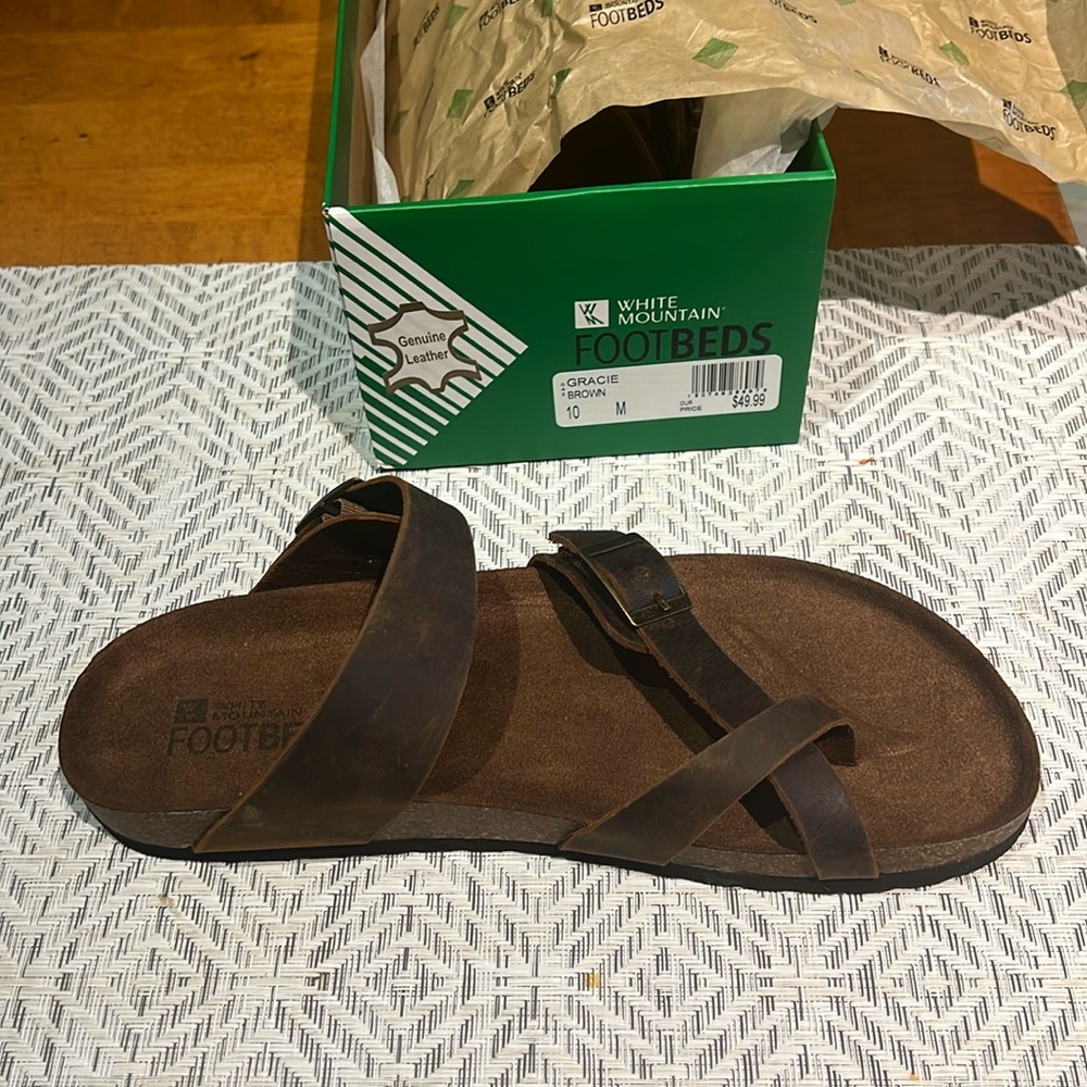 New* WHITE MOUNTAIN GRACIE BROWN  GENUINE LEATHER FOOTBED THONG